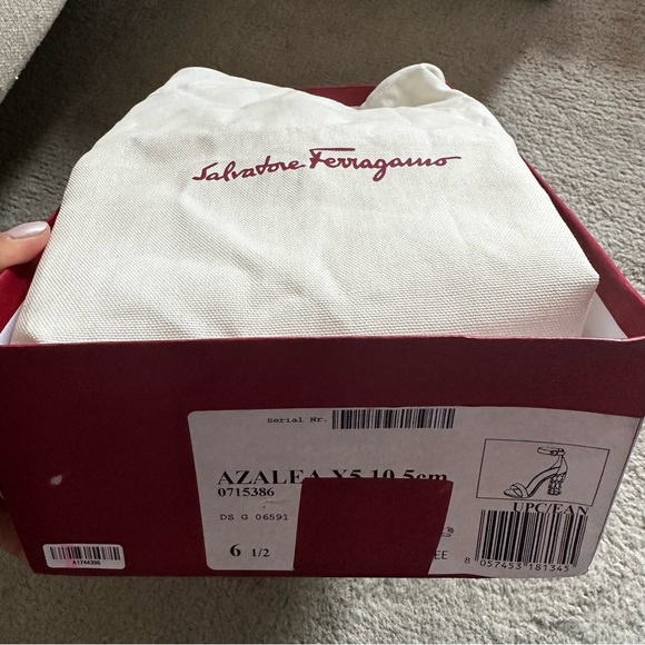 NIB SALVATORE FERRAGAMO Azalea Silver Metallic-Heel Leather Sandals 105 size 6.5 - Picture 8 of 9